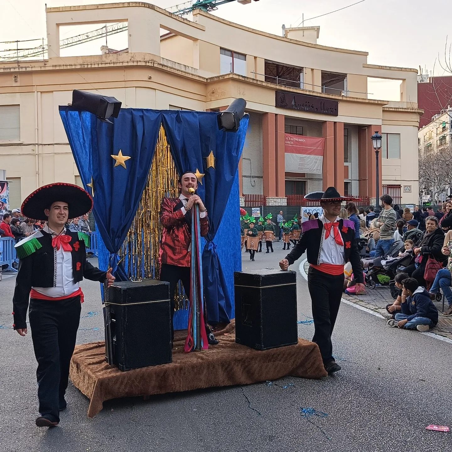 La Cavalcada de las Fallas de Gandia, en imágenes