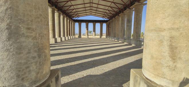 Detalles del interior del Partenón de Don Benito