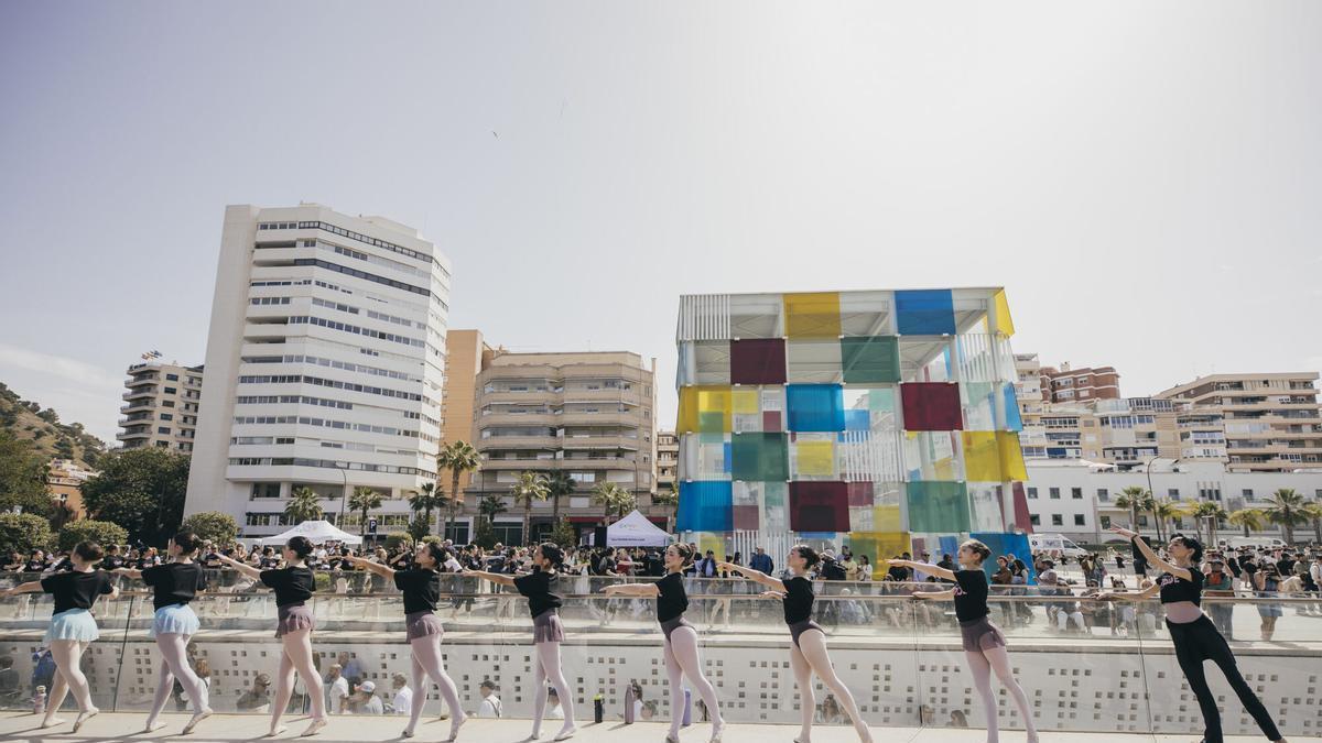 El Puerto de Málaga se convierte en una gran barra de ballet en el marco del Festival Internacional de Danza Tip Toe
