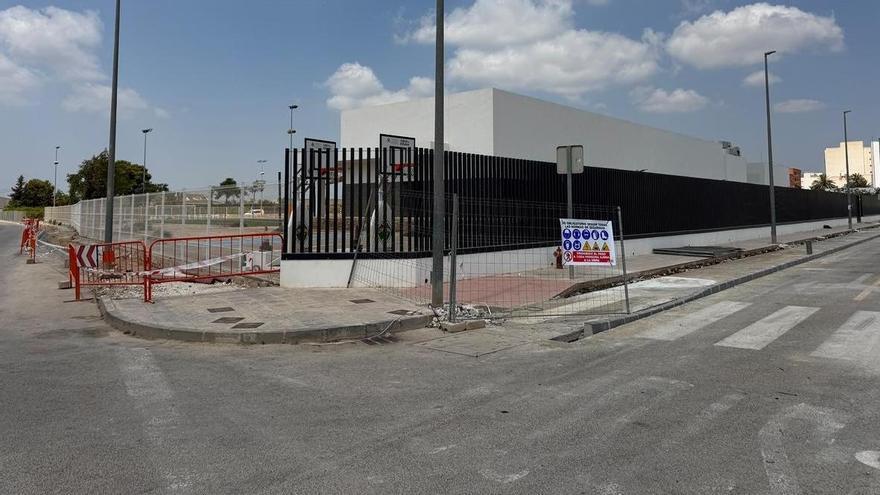 Condenan al Ayuntamiento de Albatera a pagar 300.000 euros en intereses de demora a la adjudicataria del colegio Miguel de Cervantes