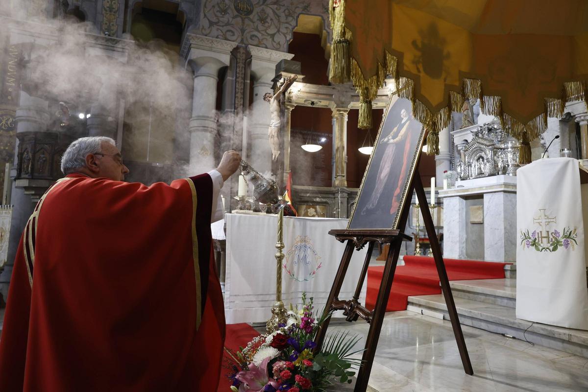 La misa en la basílica de Gijón en honor de Santa Águeda, en imágenes