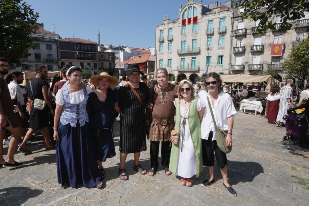 Miles de personas eligieron volver al medievo en Pontevedra en vez de refrescarse en la playa pese al calor extremo.