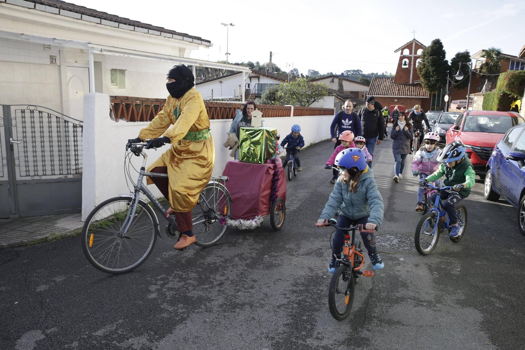 El Príncipe Aliatar dispara la ilusión en los barrios de Gijón (en imágenes)