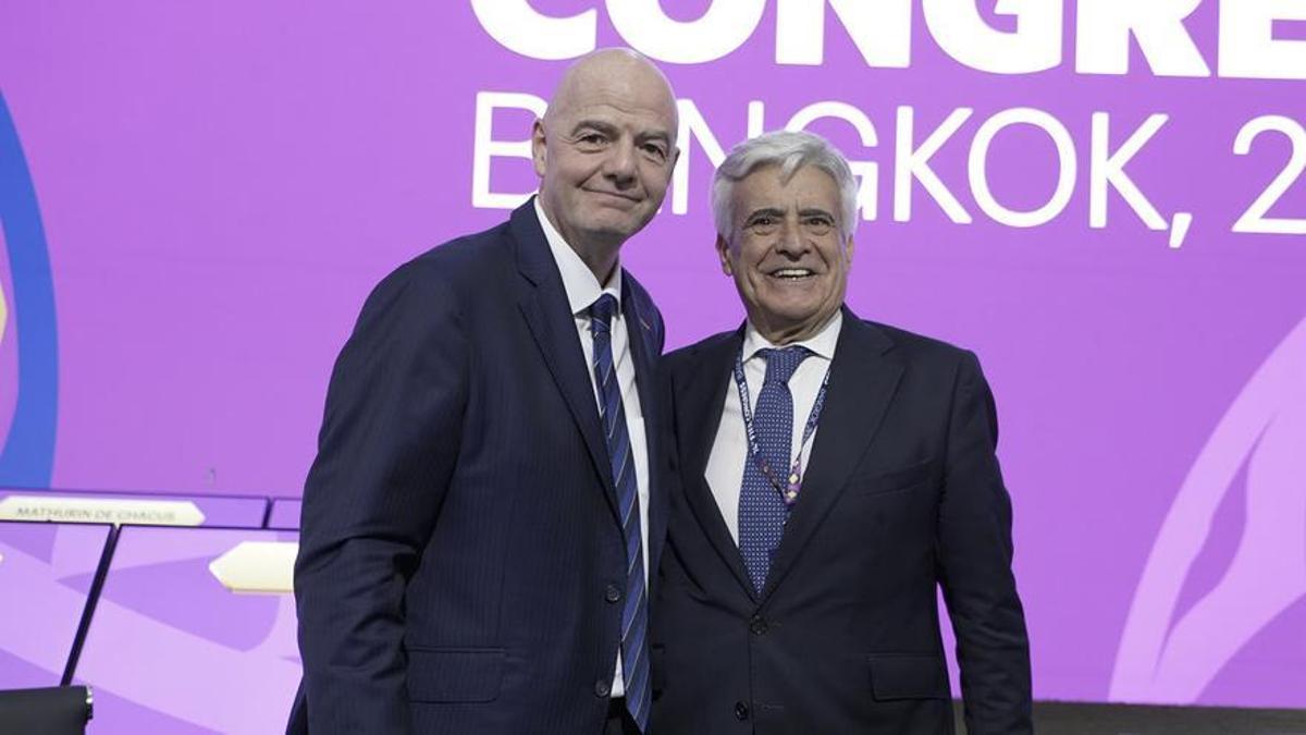 El presidente de la FIFA, Gianni Infantino, junto al presidente de la RFEF, Pedro Rocha.
