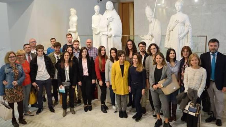 Alumnos de Ciencias Sociales y Jurídicas visitan la sede las Cortes Valencianas