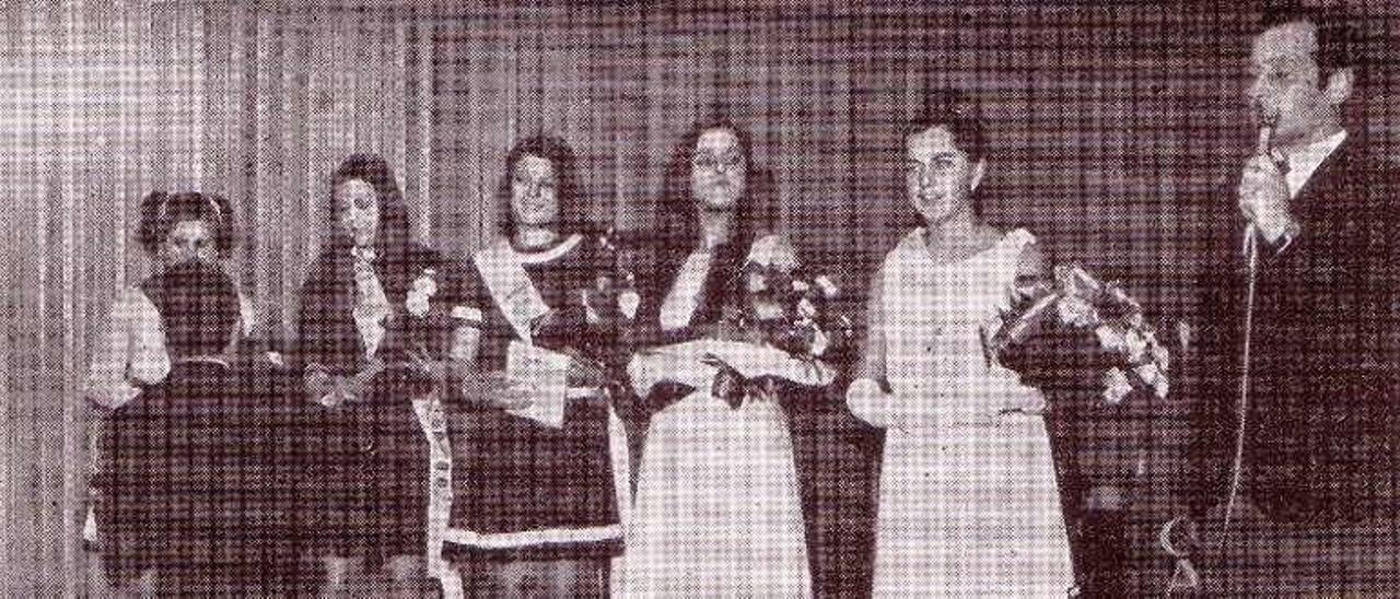 Reina y damas de las fiestas, en 1969, en la Casa de Cultura.