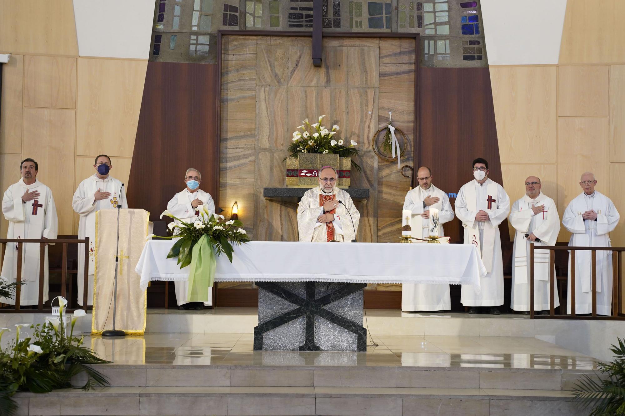 En imágenes: Misa del arzobispo de Oviedo en el Corazón de María