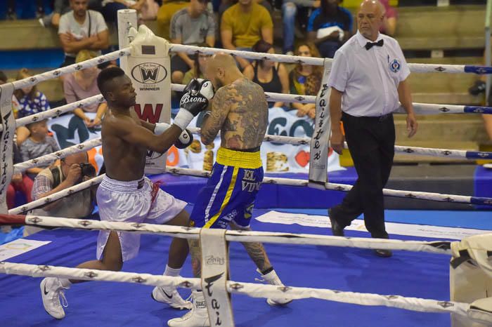 Velada de boxeo en La Gallera