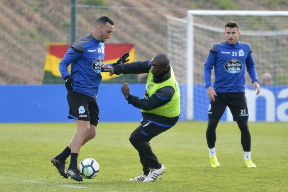 Seedorf ensaya con su primer once en el Deportivo