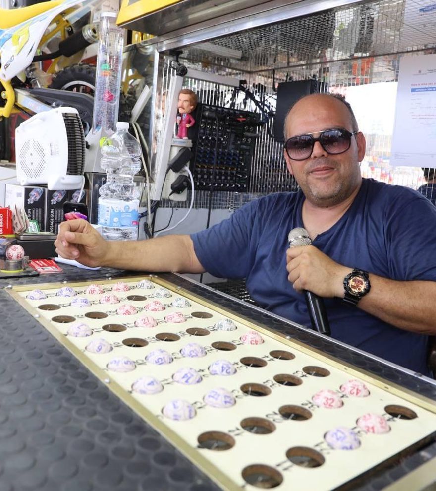 Rafael Cañadilla, &#039;speaker&#039; en la Feria: «He sido camarero, albañil... pero siempre he vuelto a la tómbola»