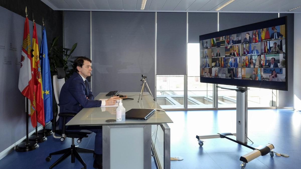 Mañueco, en una videoconferencia con Pedro Sánchez.