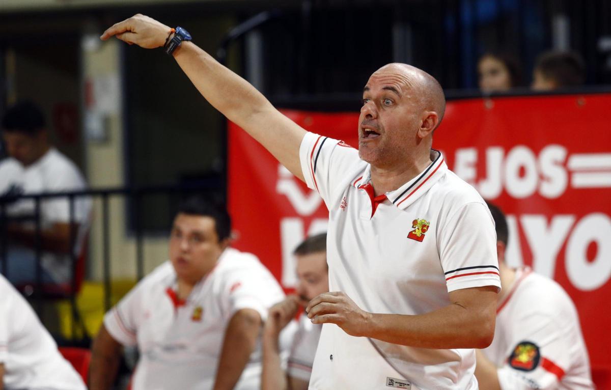 Rubio, técnico del CBZ, durante un partido