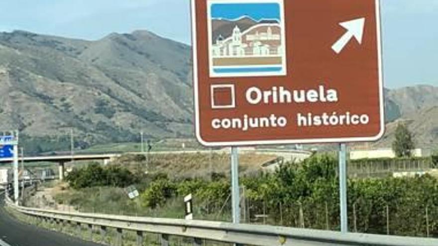 Cartel ya sin el «logo» de Patrimonio Mundial, que estaba en el recuadro.