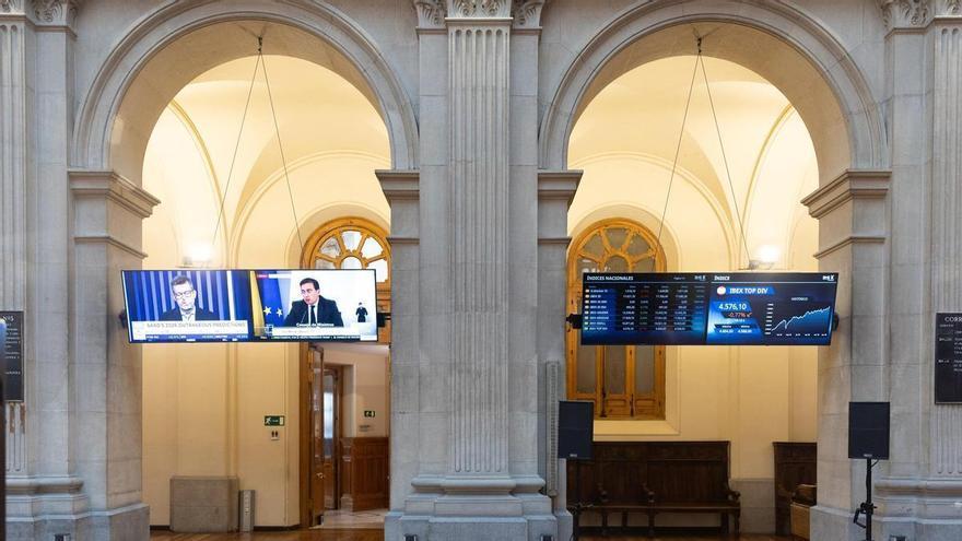 El Ibex 35 abre al alza y supera los 18.300 puntos, con el petróleo en 95 dólares