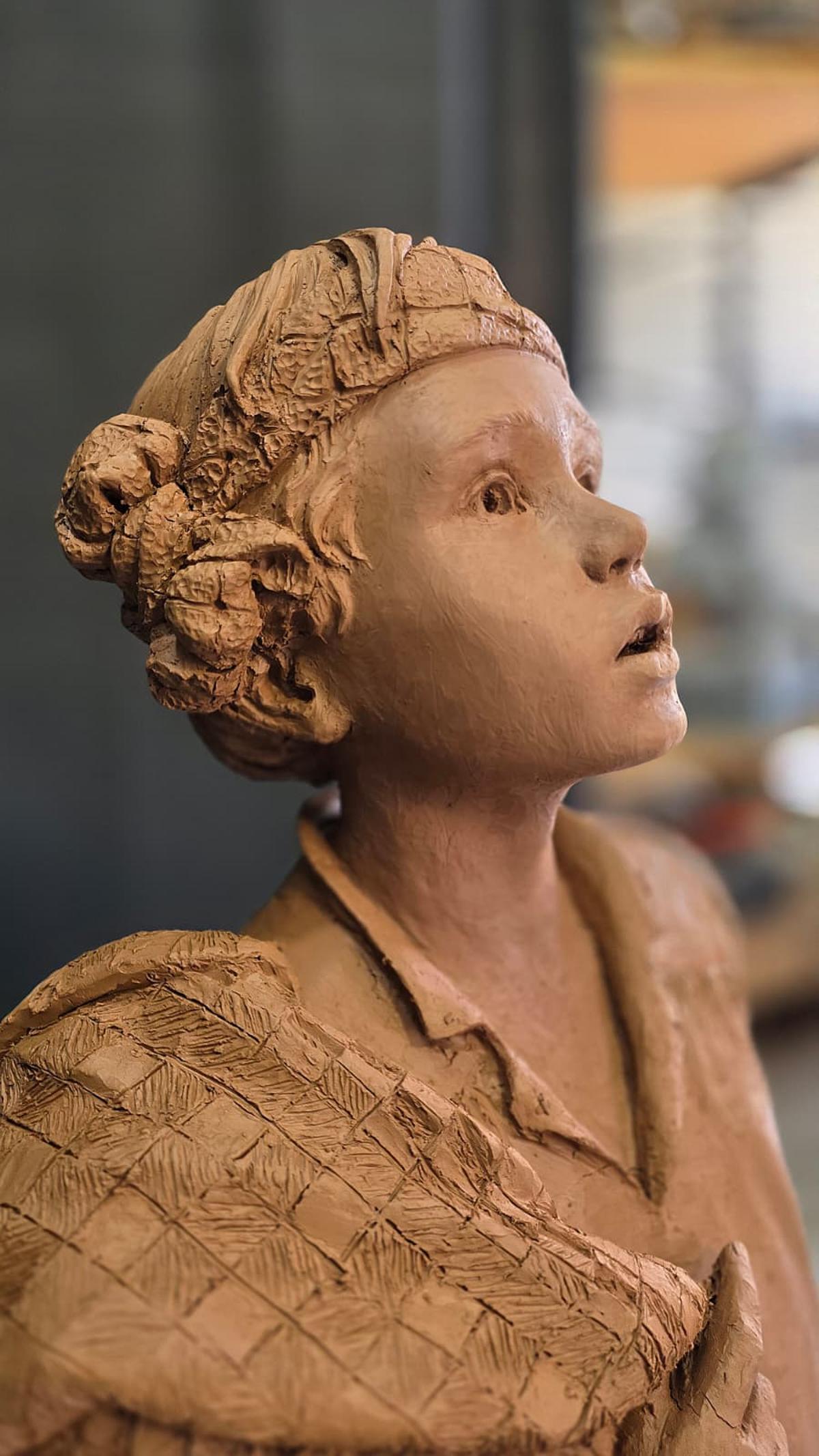Detalle de la escultura del "niño aragonés"