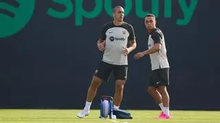Oriol Romeu participa en el último entrenamiento del Barça antes de viajar a Estados Unidos