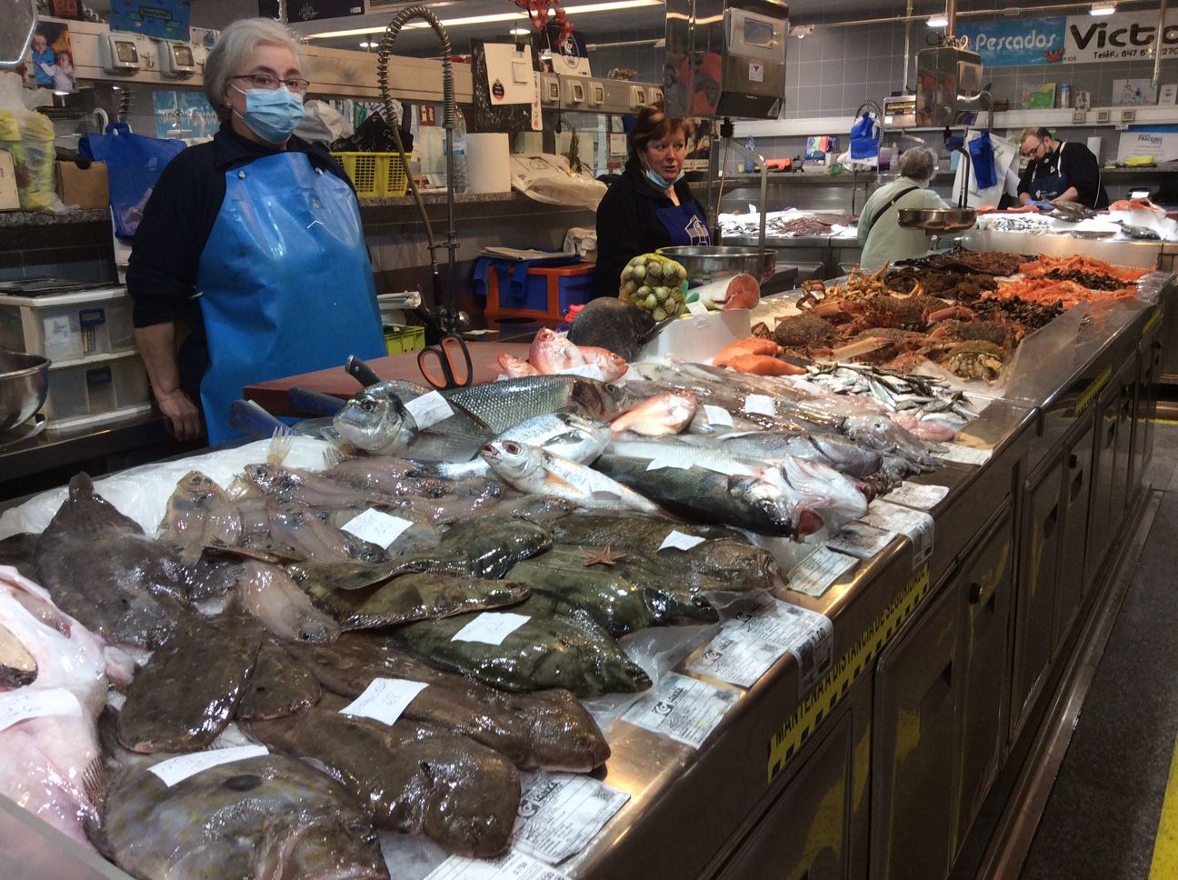 Más pescado en los mercados de A Coruña tras desconvocar la flota el paro por el alza del gasóleo