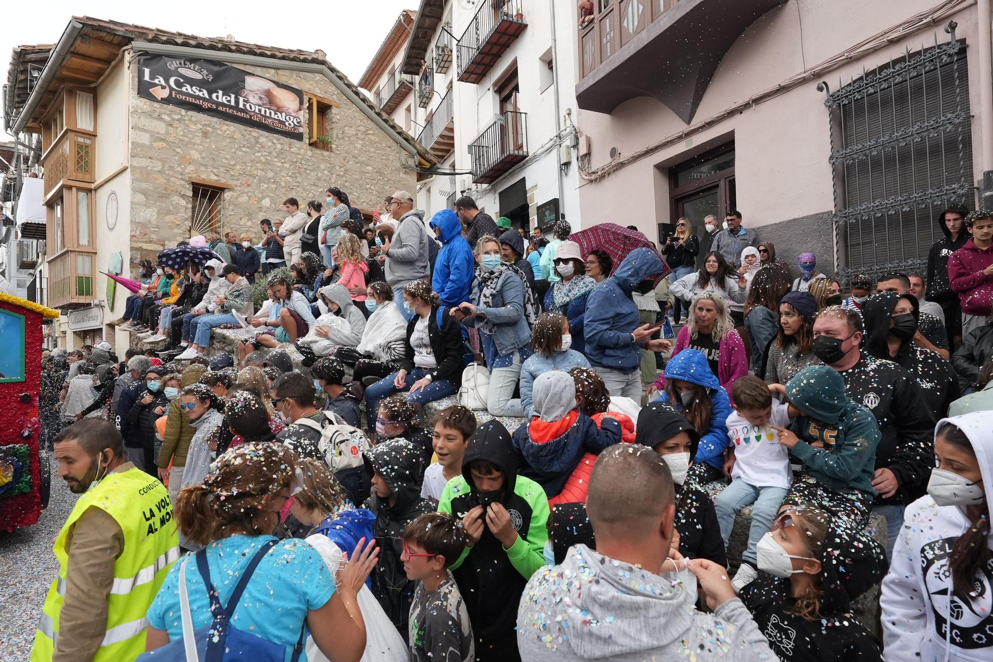 Búscate en el desfile de carrozas y disfraces de l'Anunci de Morella