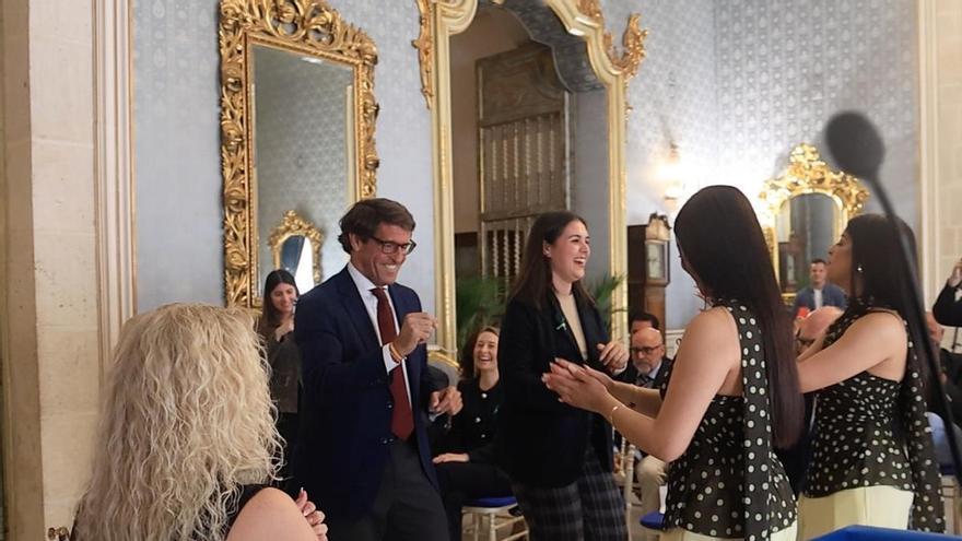 Bailes de políticos y fiesta improvisada: así se ha celebrado el Día del Pueblo Gitano en Alicante