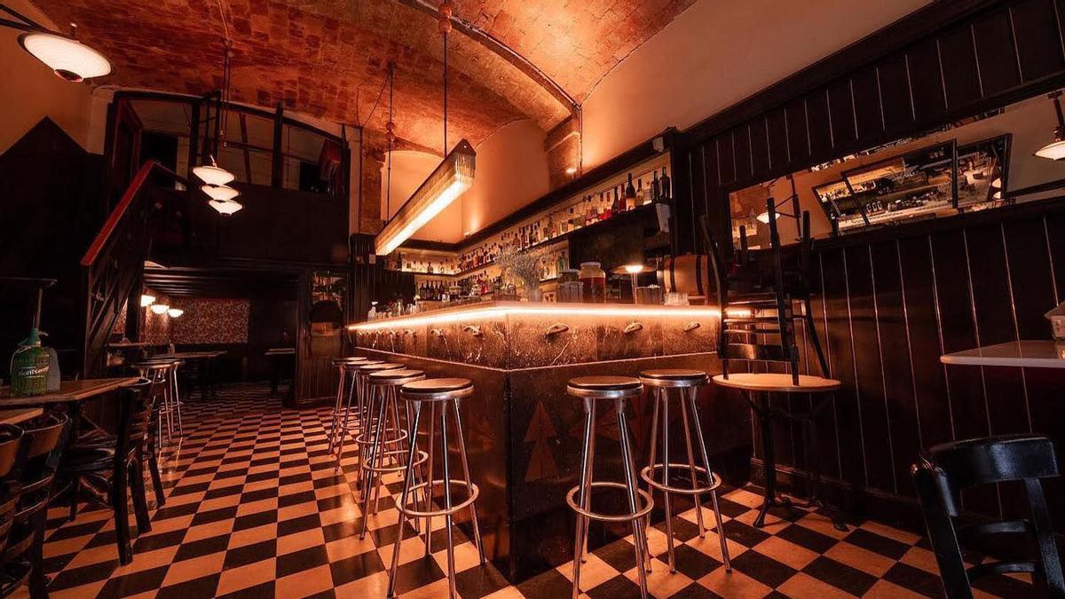 El Bar Mudanzas mantiene intacto su ‘look’ bohemio.
