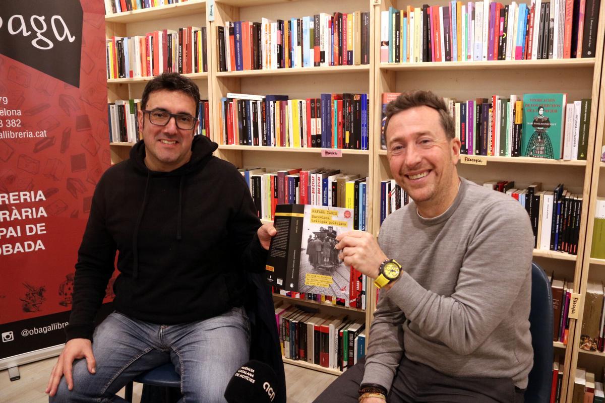 Ilya Pérdigo, director de la Editorial Clandestina, i Àlex Martín, director de Crims.cat, en la librería Obaga de Barcelona