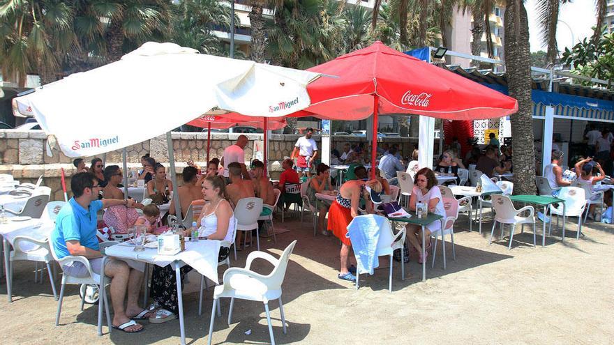 Uno de los chiringuitos de la playa de La Malagueta.