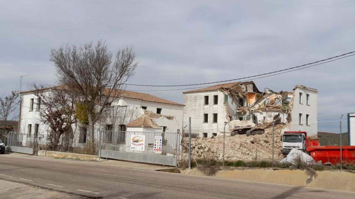 Comienza el derribo del cuartel de la Guardia Civil de Fuentesaúco