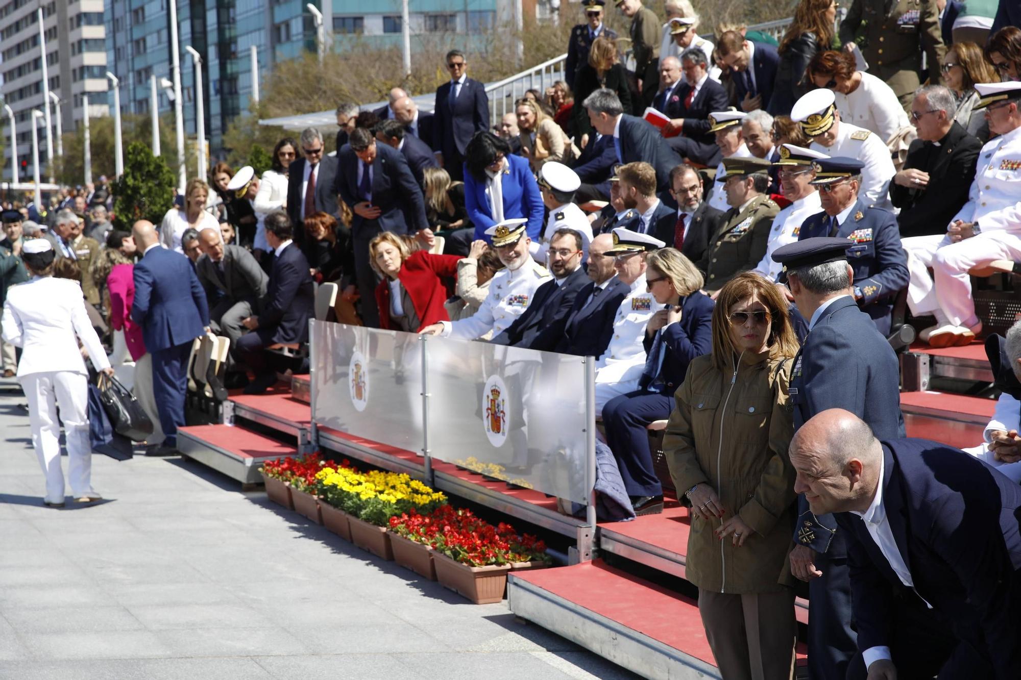 EN IMÁGENES: Así fue la revista naval  del Rey Felipe VI y la exhibición aérea en Gijón por el Día de las Fuerzas Armadas