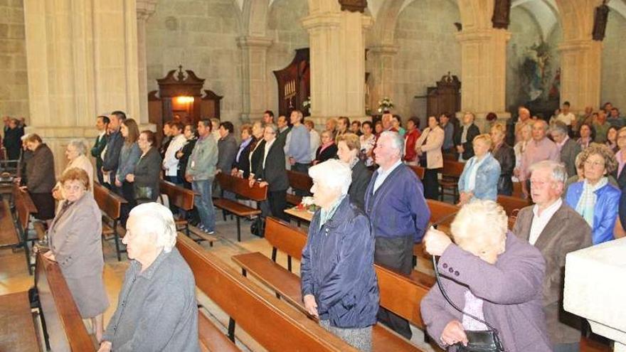 El Templo Nuevo de Marín se abarrotó de vecinos durante el funeral celebrado ayer.