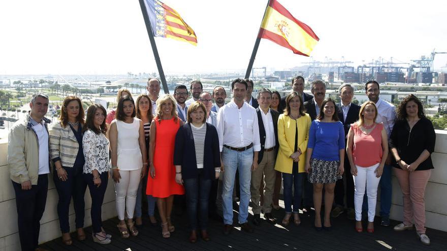Foto de familia de las candidaturas del PPCV al Congreso y al Senado por Valencia.
