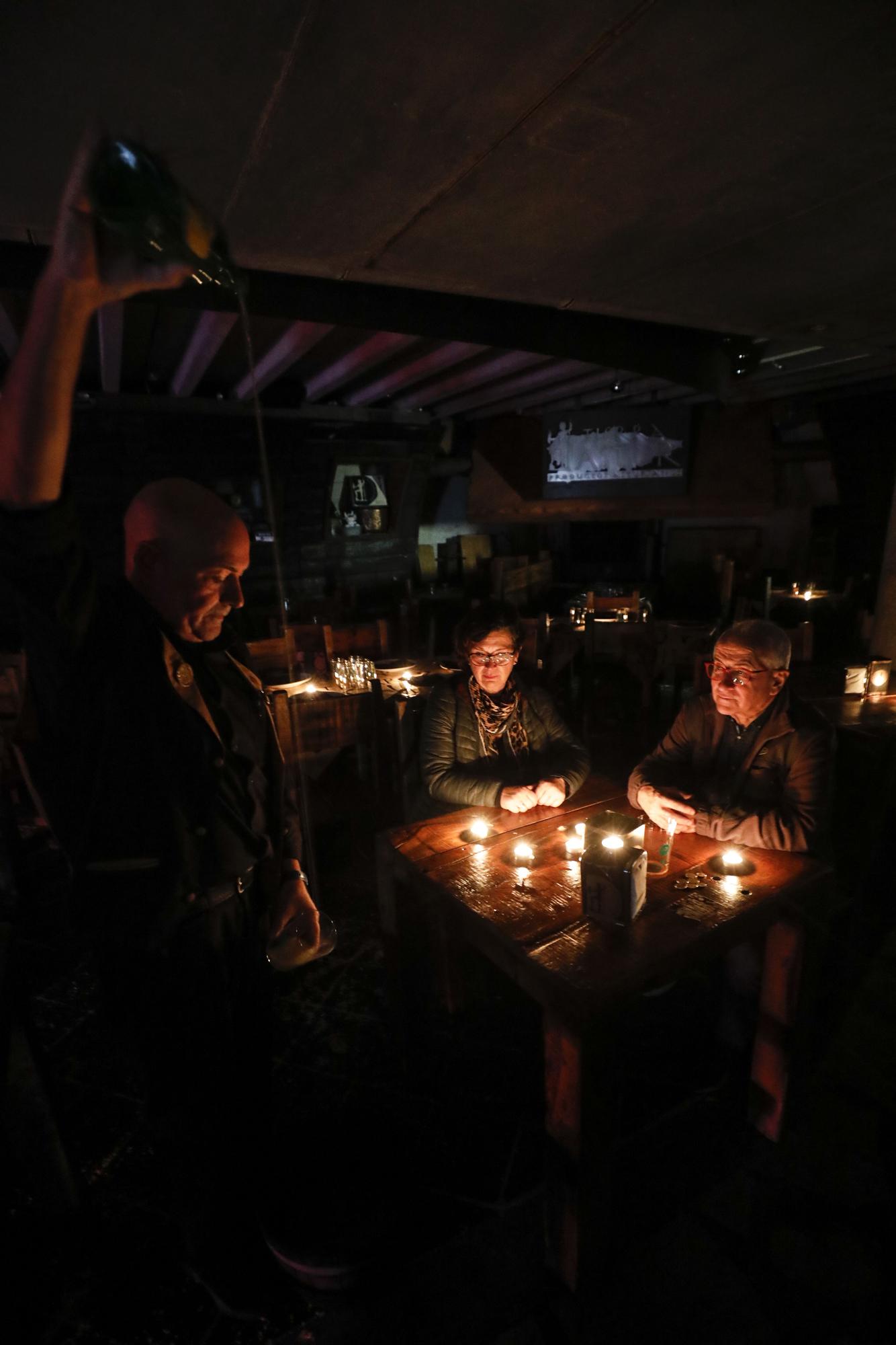 La hostelería de Oviedo se apaga contra la carestía de la energía