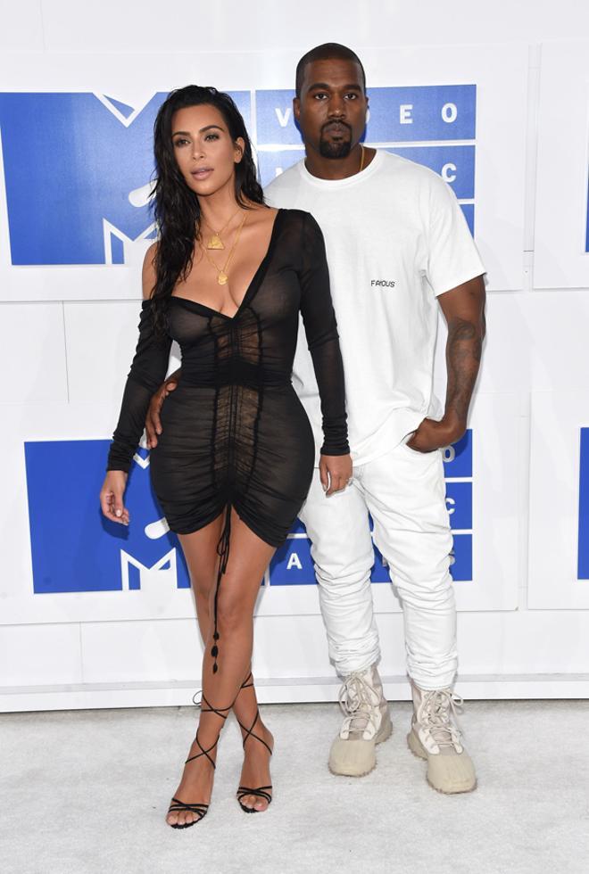 Kim Kardashian junto a Kanye West en los MTV Video Music Awards 2016