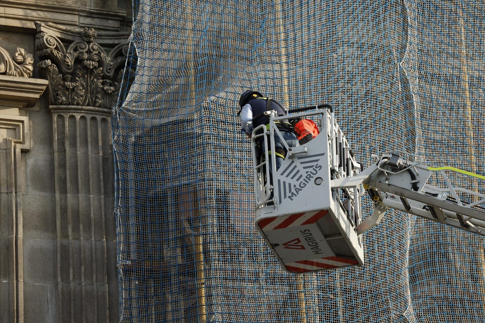 Un edificio en rehabilitación colapsa en Areal