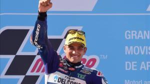 El madrileño Jorge Martin (Honda) celebra su victoria, en Motorland, que lo coloca, destacado, al frente del Mundial de Moto3. 
