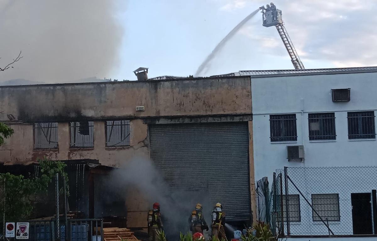 Incendio En una nave en Granollers