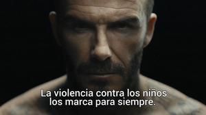 L’Unicef presenta un vídeo, protagonitzat pel futbolista David Beckham, per recordar que l’abús físic i psicològic pot marcar els nens per sempre.