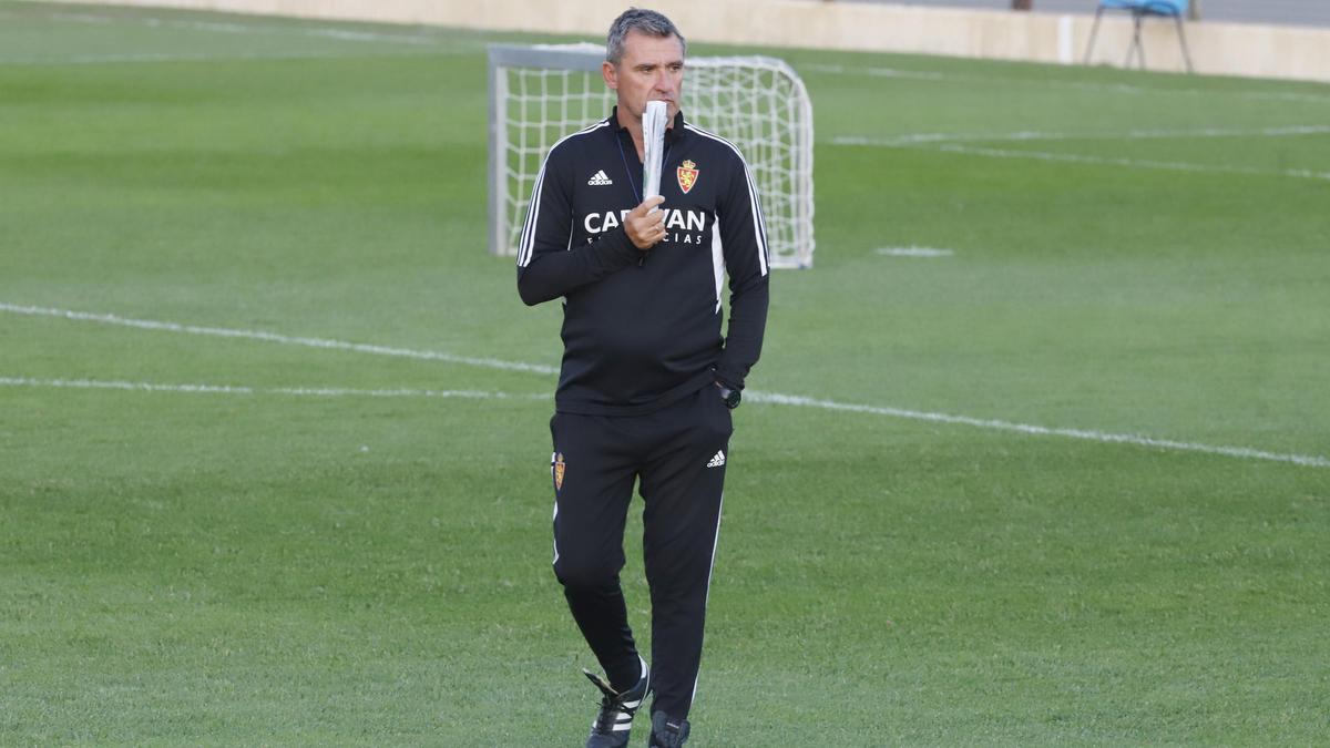 Emilio Larraz, durante un entrenamiento con el Deportivo Aragón.