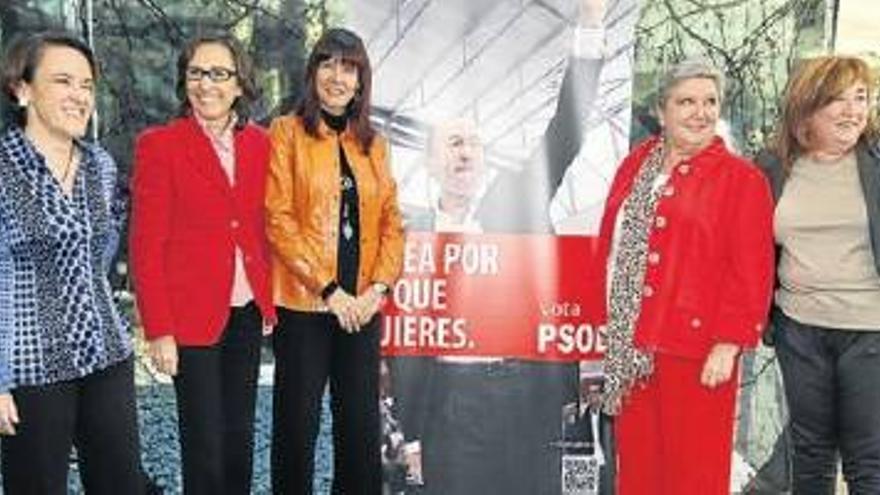 Aguilar anima a las mujeres a &quot;no dar un paso atrás&quot; en sus logros