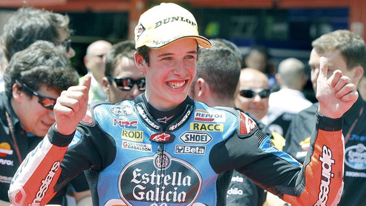 Àlex Márquez celebra la primera 'pole' de su carrera en Montmeló