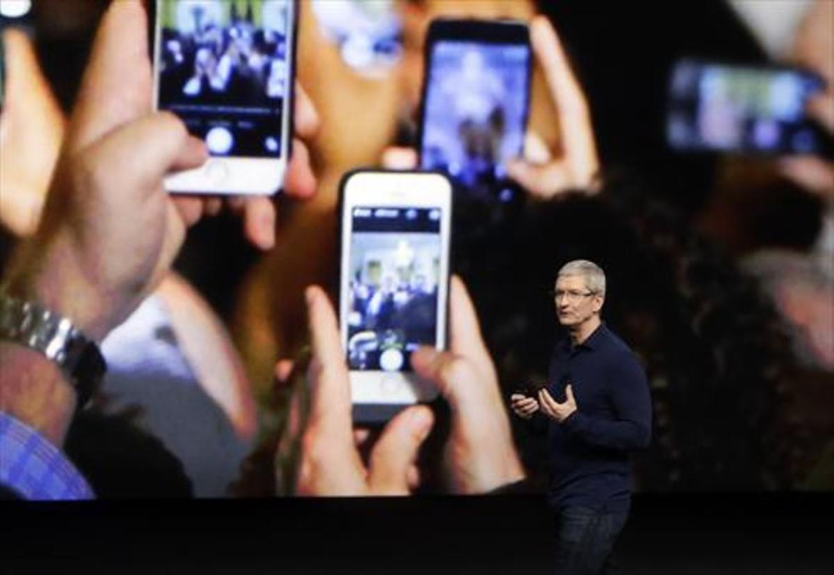Móviles durante el anuncio del iPhone 7 por parte del consejero de Apple, Tim Cook.