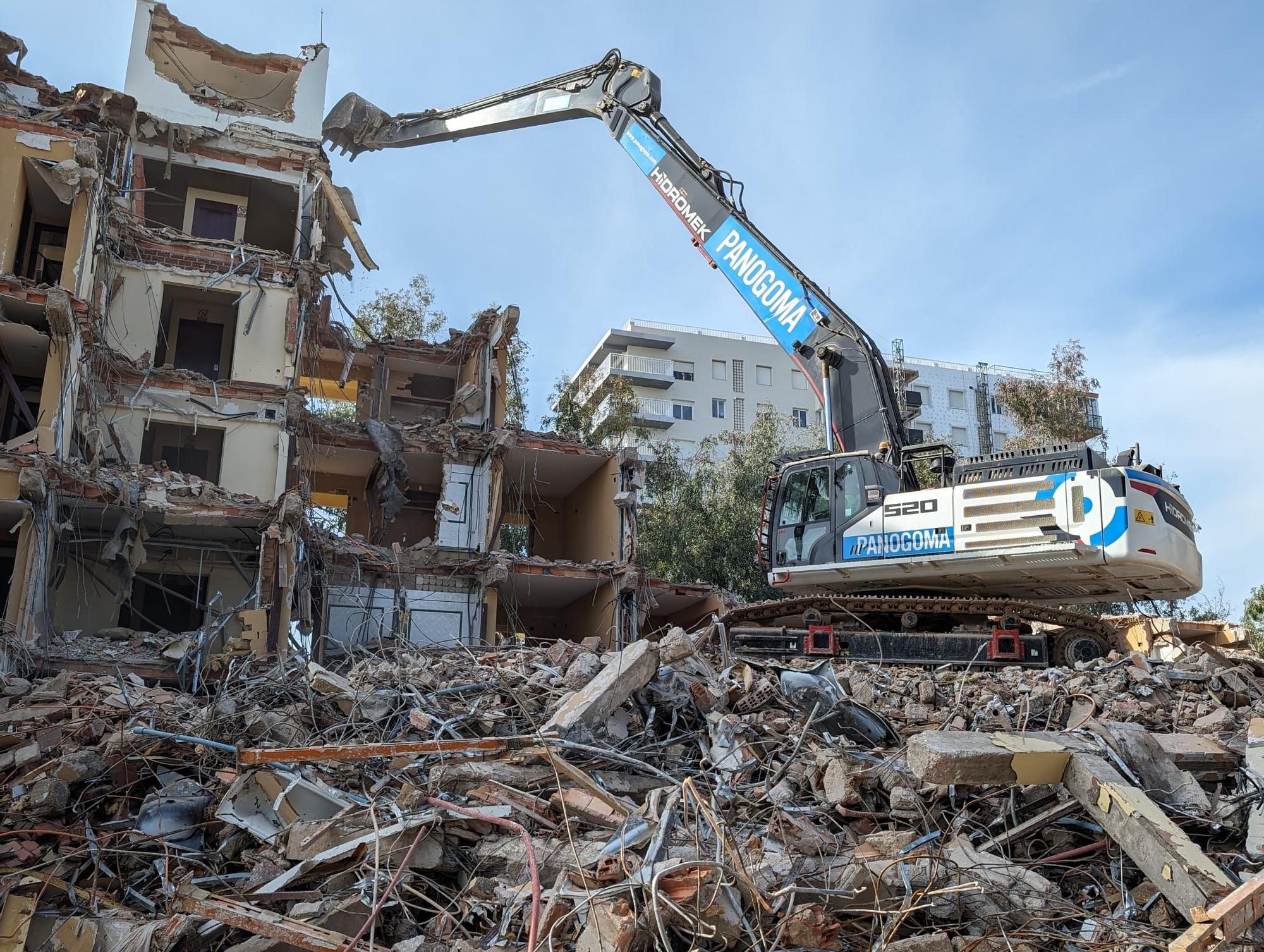 Las fotos del derribo del hotel Azor en Benicàssim