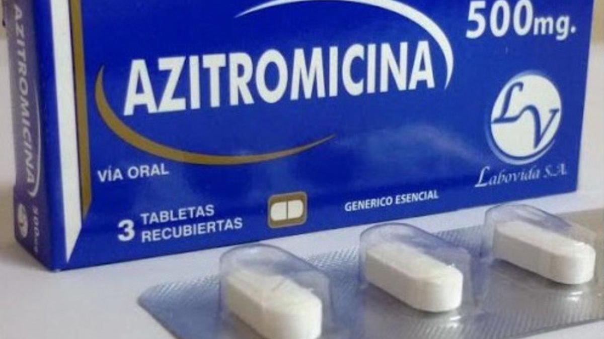 Una caja de azitromicina.