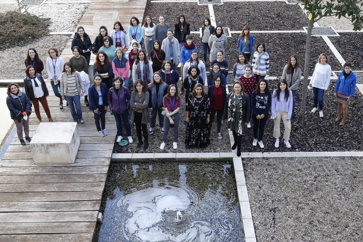 Las mujeres representan casi el 50% del personal total del centro de investigación y el 38% de los investigadores permanentes.