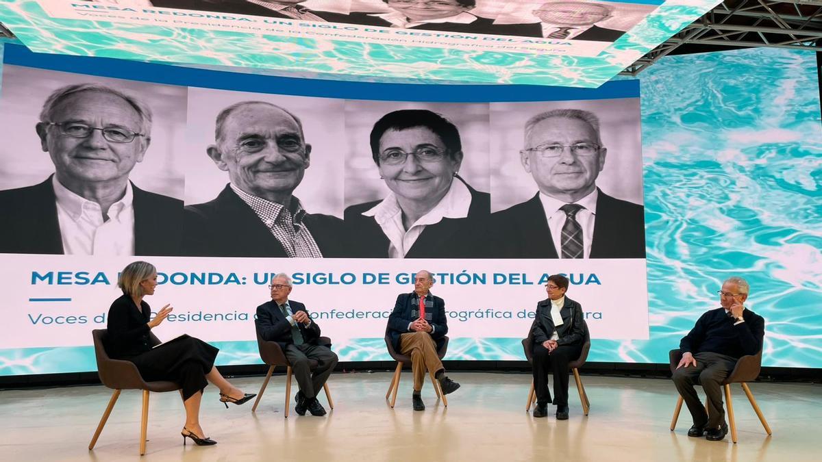 Los expresidentes de la CHS, entre los años 2000 y 2018, este jueves en el acto por el centenario del organismo.