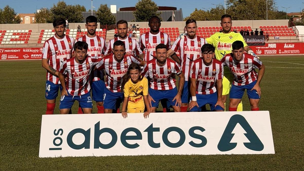 Once inicial del Don Benito en el partido ante el Puertollano.