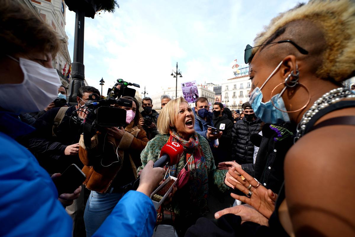 8-M a Madrid: el feminisme desconvoca actes però continua trepitjant el carrer