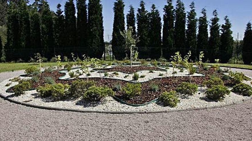 Rotonda ornamental en la zona verde creada en 2019 sobre los falsos túneles de la tercera ronda.