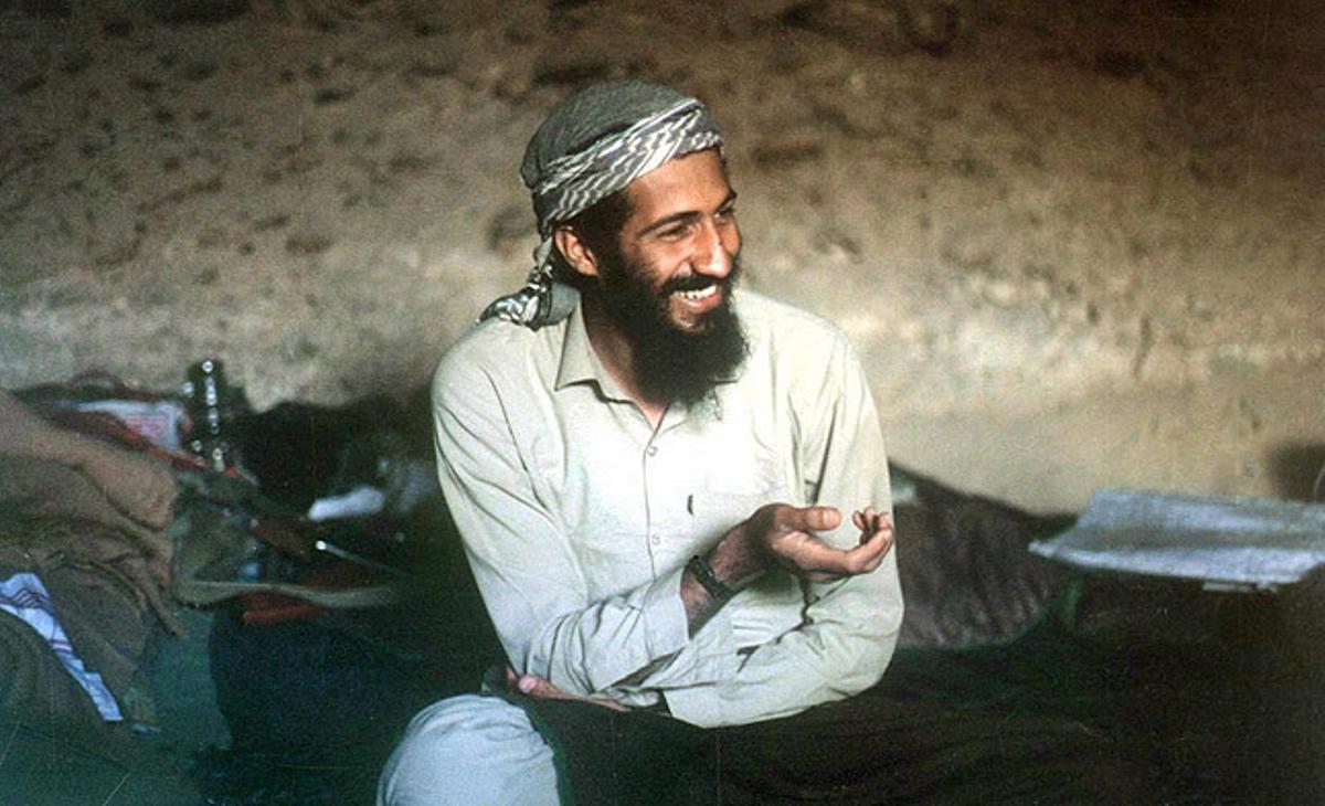 Osama bin Laden en una cueva de Jalalabad, en Afganistán, en una imagen de 1998.