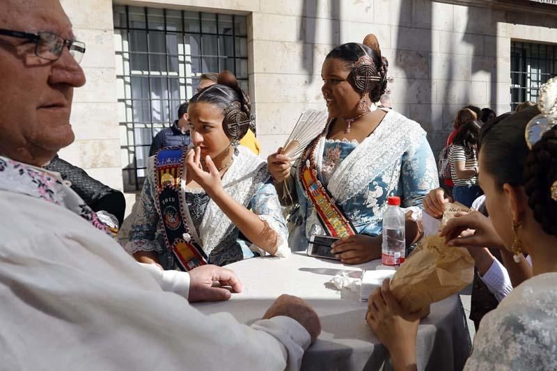 La Diputació de València recibe a las comisiones falleras