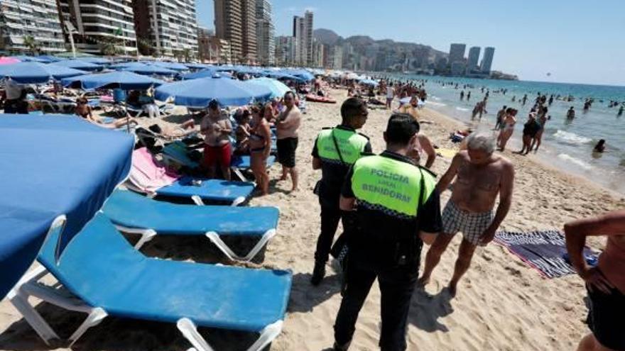 Benidorm desbloquea la contratación de 10 interinos para reforzar la Policía de playas